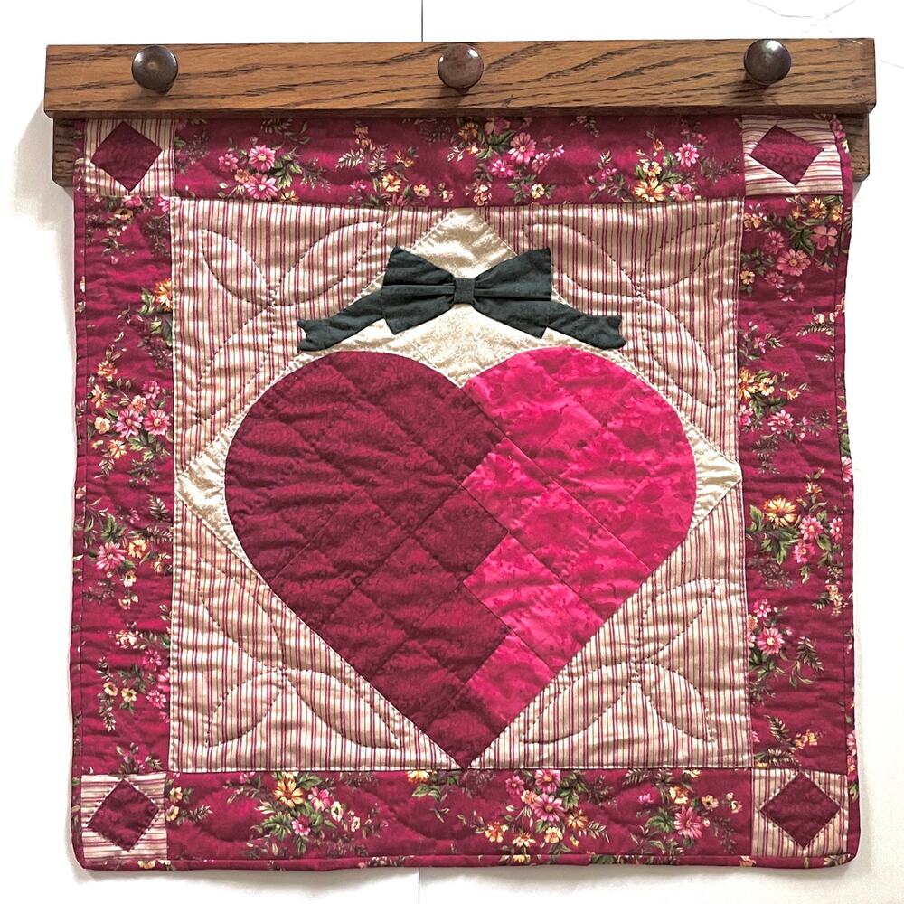 Vintage Wall Mounted Wooden Compression Quilt Rack Hanger & Heart Quilt Country